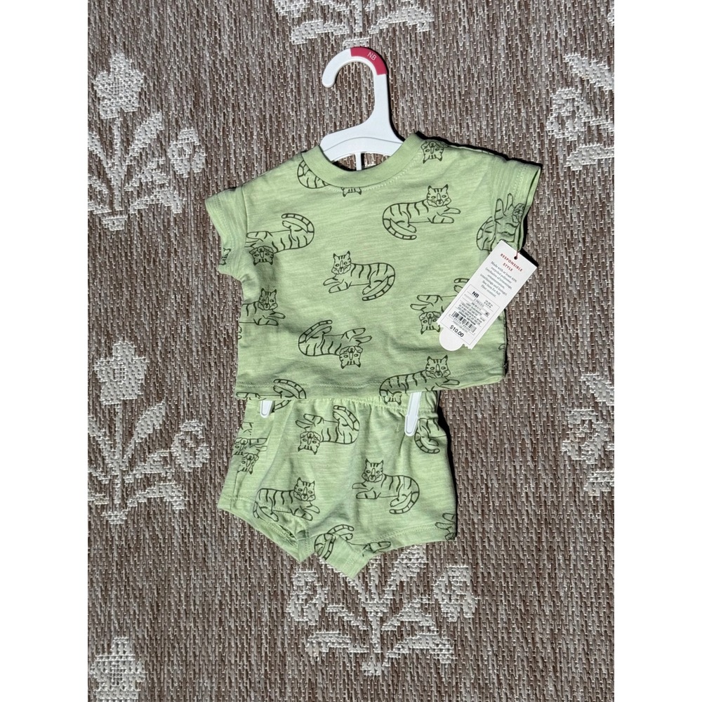 Cat & Jack Infant 2 Piece Set Light Olive Green Cat Print Top and Shorts‎ NB NWT